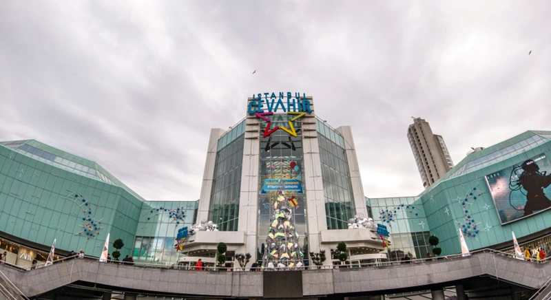 نمای باشکوه مرکز خرید جواهر استانبول بهعنوان یکی از بزرگترین پاساژهای ترکیه